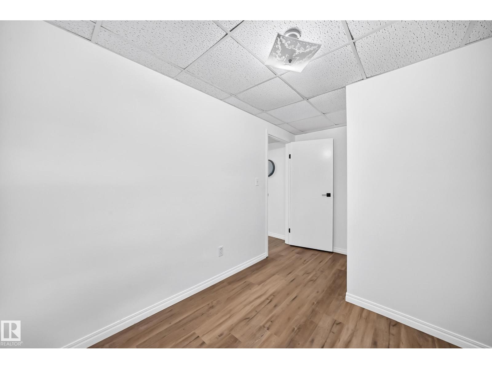4424 33 ST NW - 49