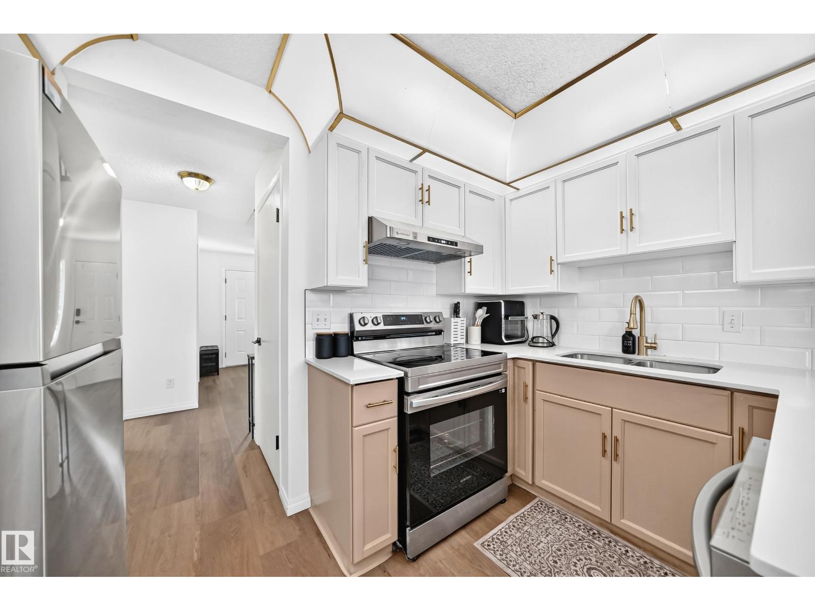 4424 33 ST NW - 9