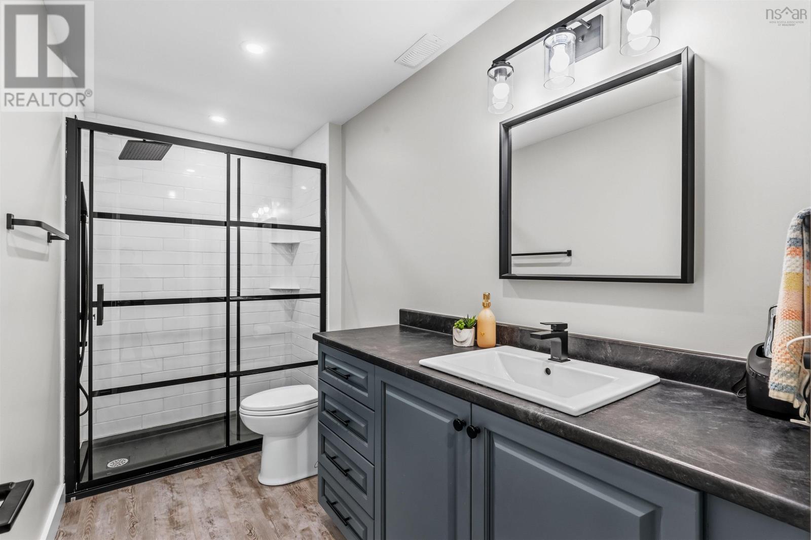 35 Iron Court - Image 34