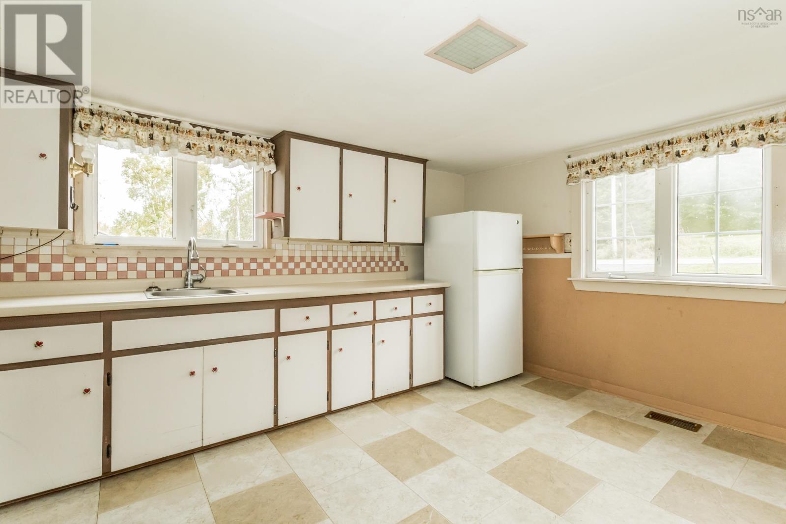 309 Highway 201 - Image 13