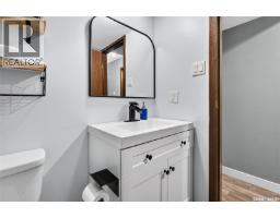 1010 9th Avenue Sw, Moose Jaw, SK S6H5X5 Photo 39