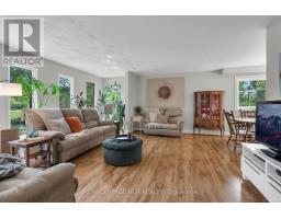 Family room - 19842 Yonge Street, East Gwillimbury, ON L9N1A9 Photo 10