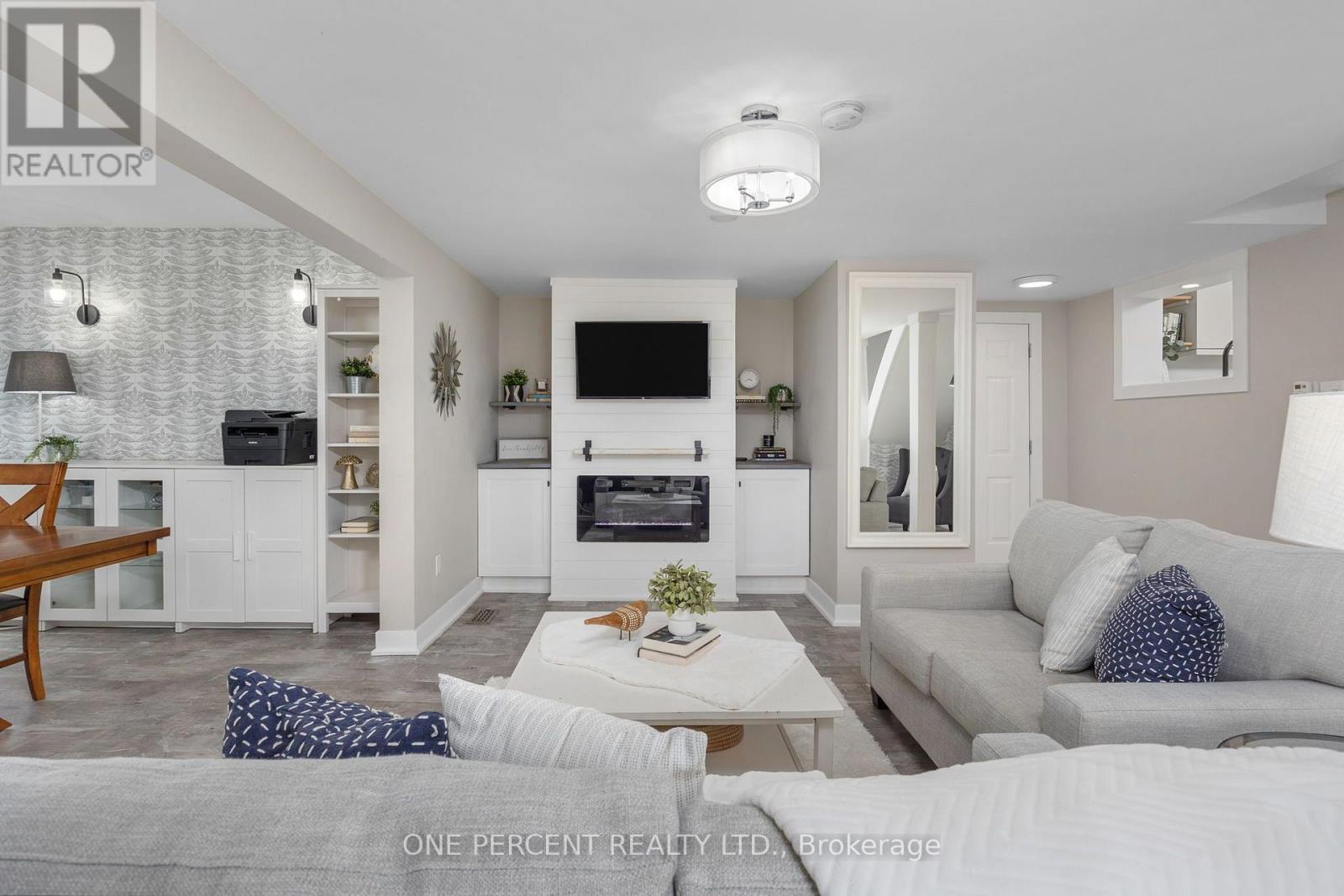 406 PETER STREET N - Image 11