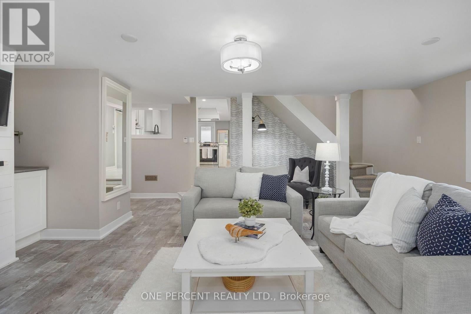 406 PETER STREET N - Image 12