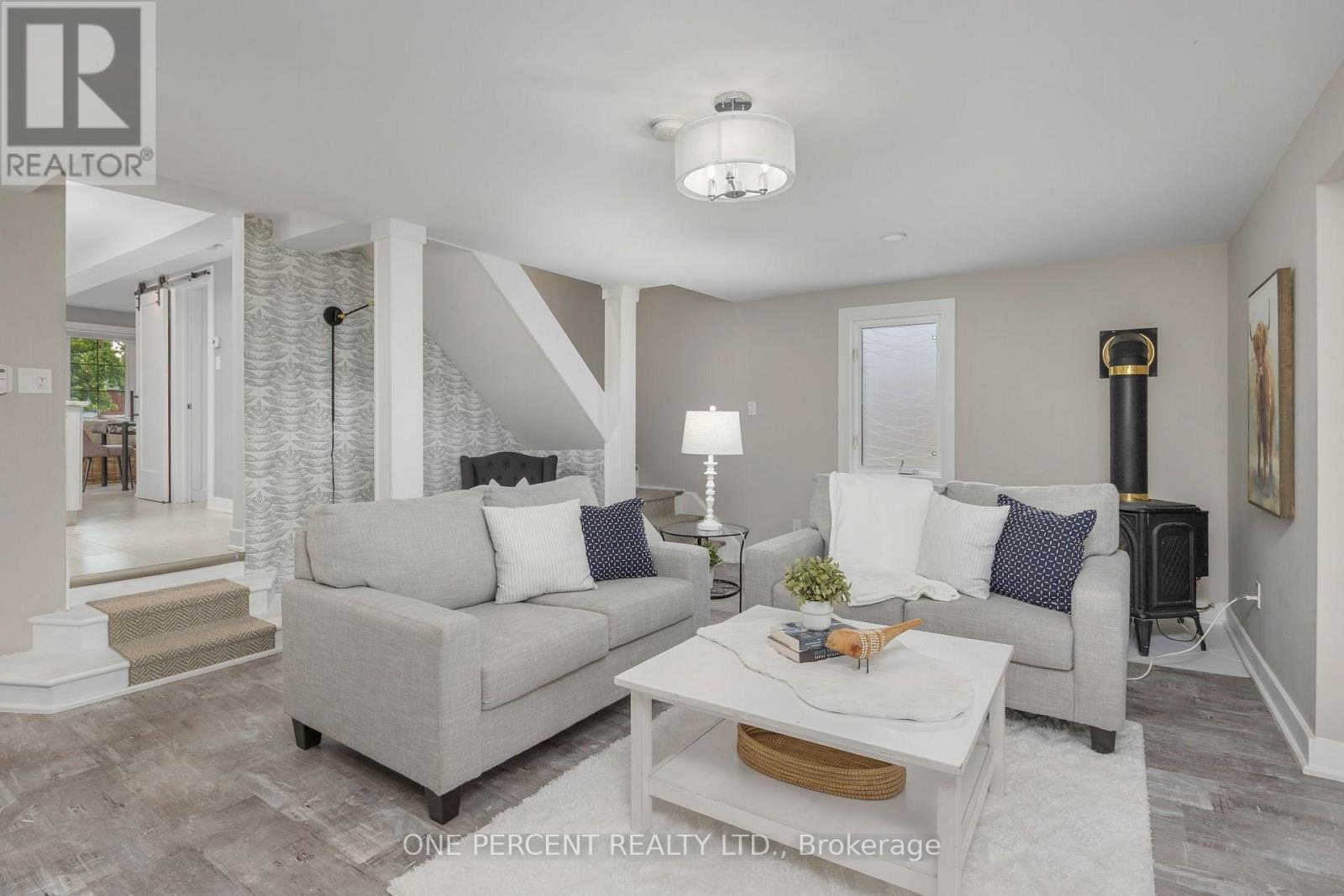 406 PETER STREET N - Image 13