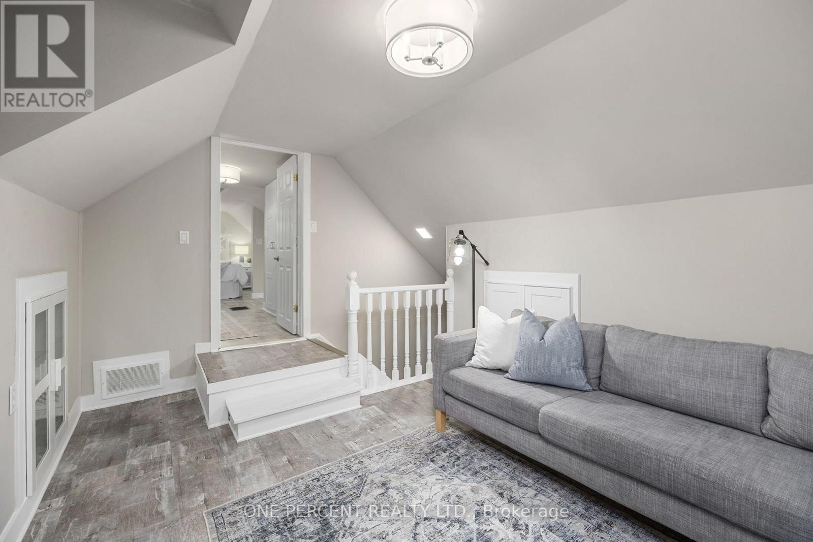 406 PETER STREET N - Image 15