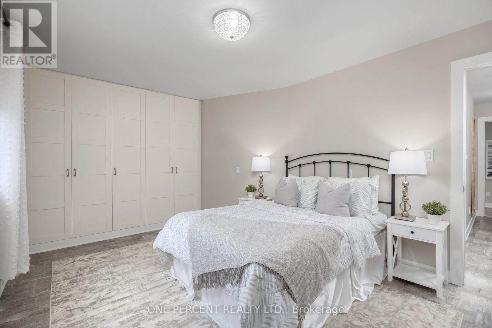 406 PETER STREET N - Image 20