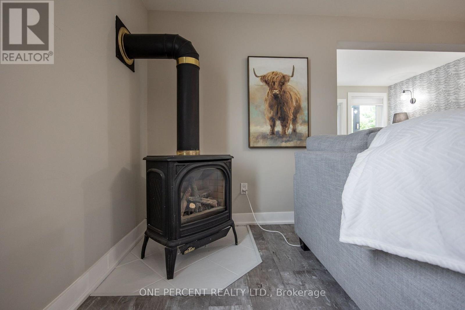 406 PETER STREET N - Image 29