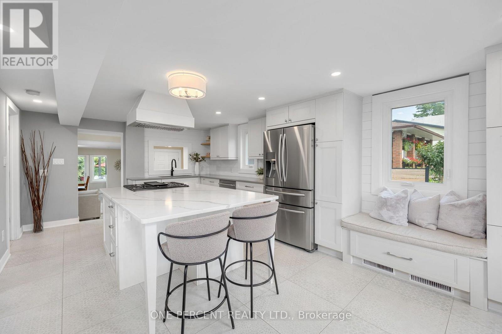 406 PETER STREET N - Image 4