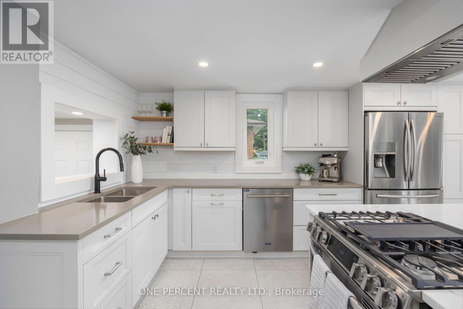 406 PETER STREET N - Image 6