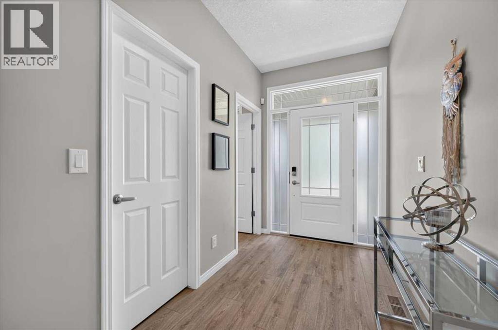 33 Yorkville Green SW - 2
