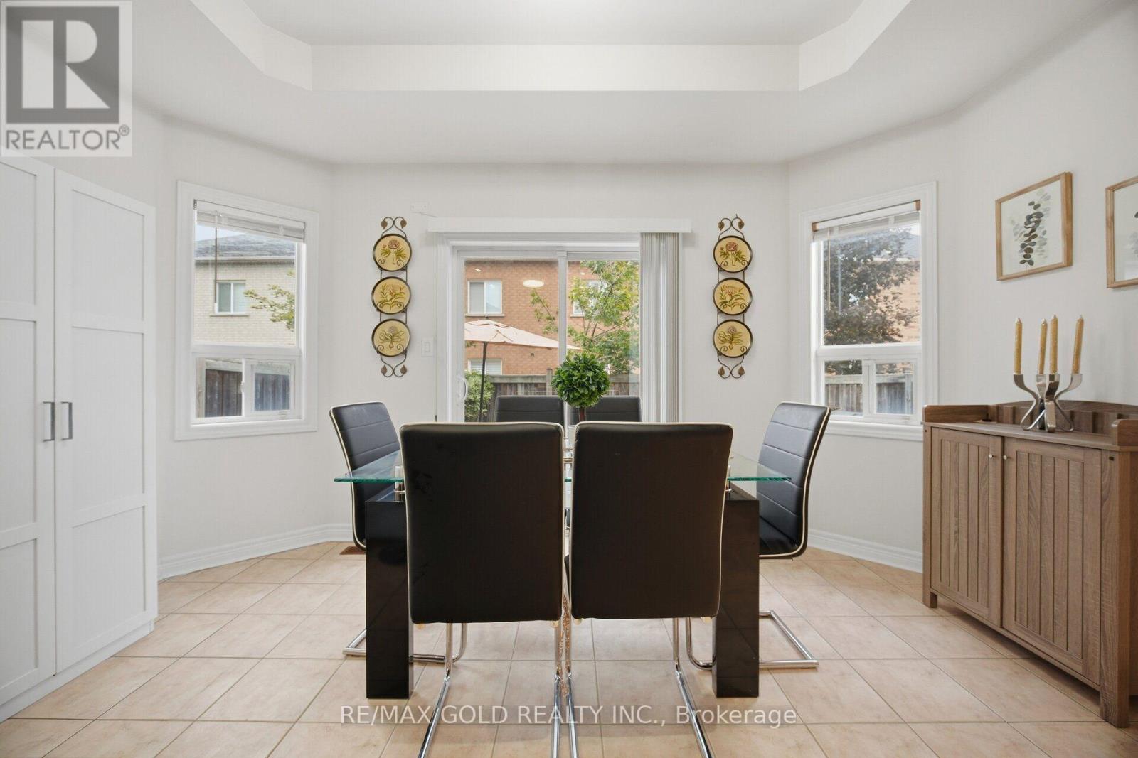 10 SIR JACOBS CRESCENT - 14