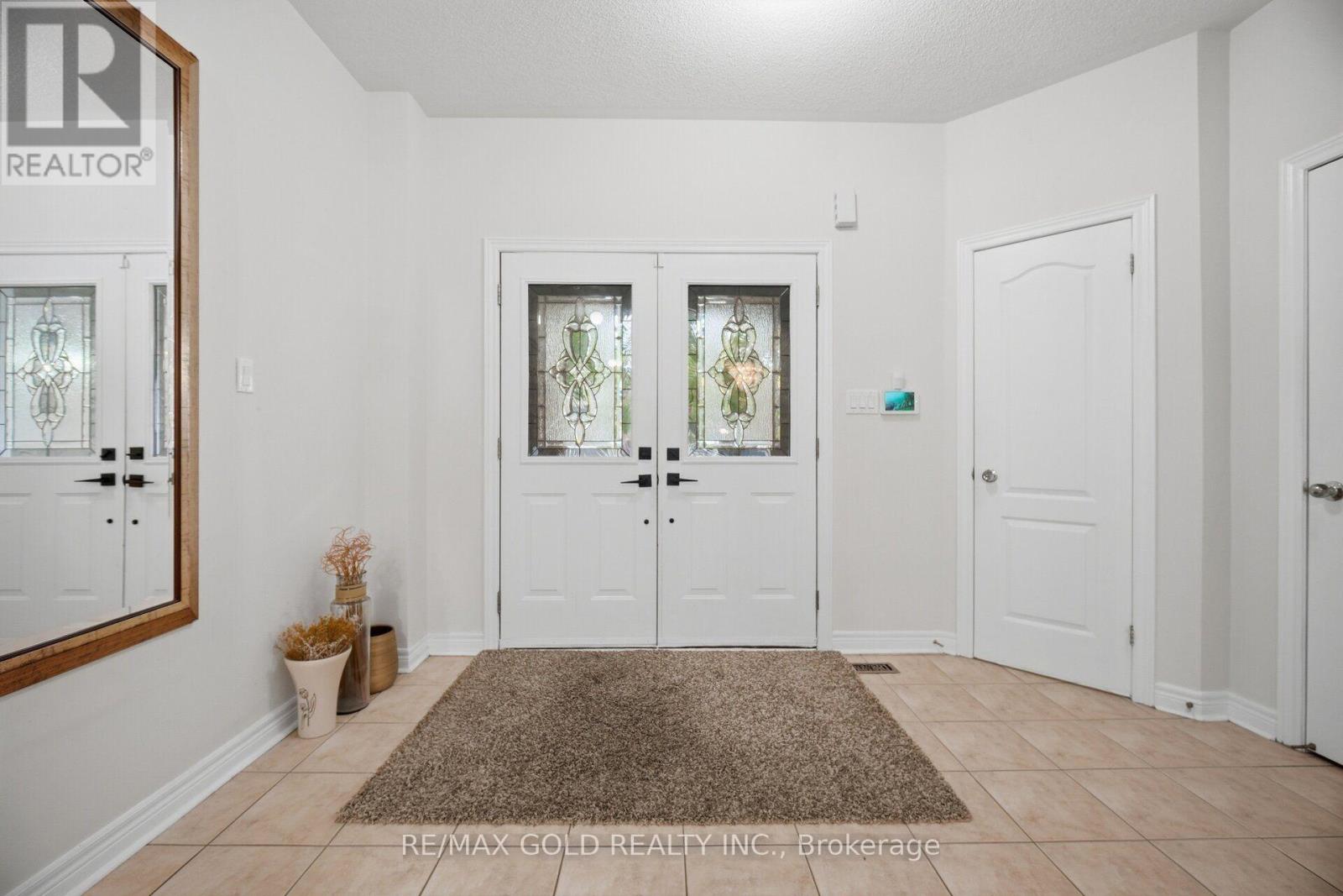 10 SIR JACOBS CRESCENT - 3