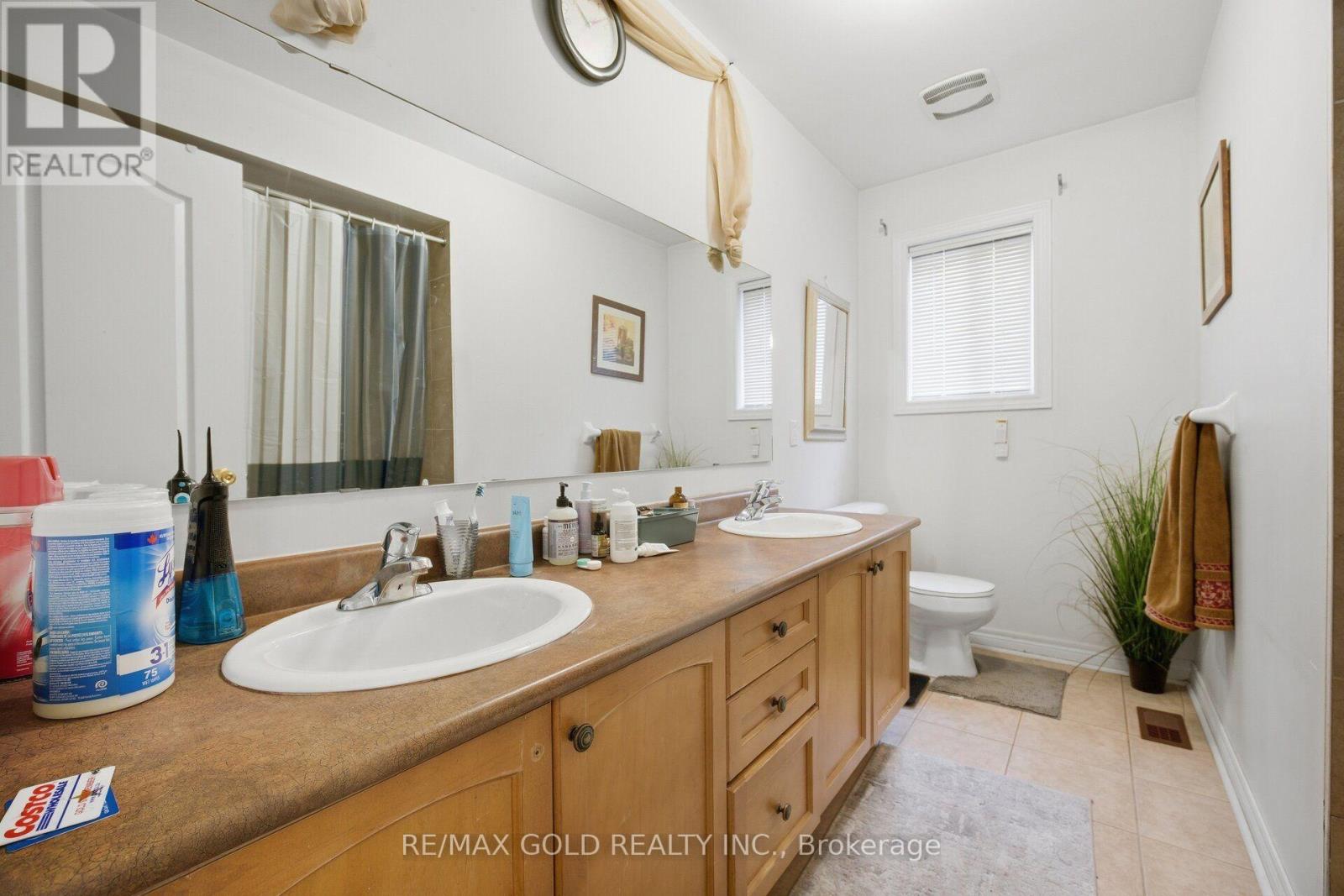 10 SIR JACOBS CRESCENT - Image 35