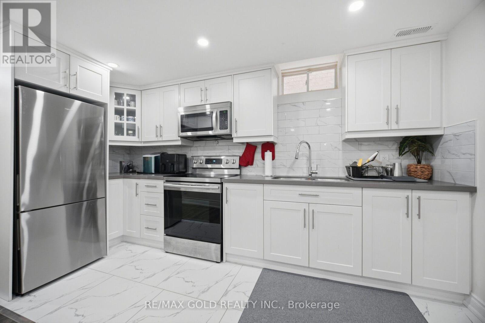 10 SIR JACOBS CRESCENT - Image 39