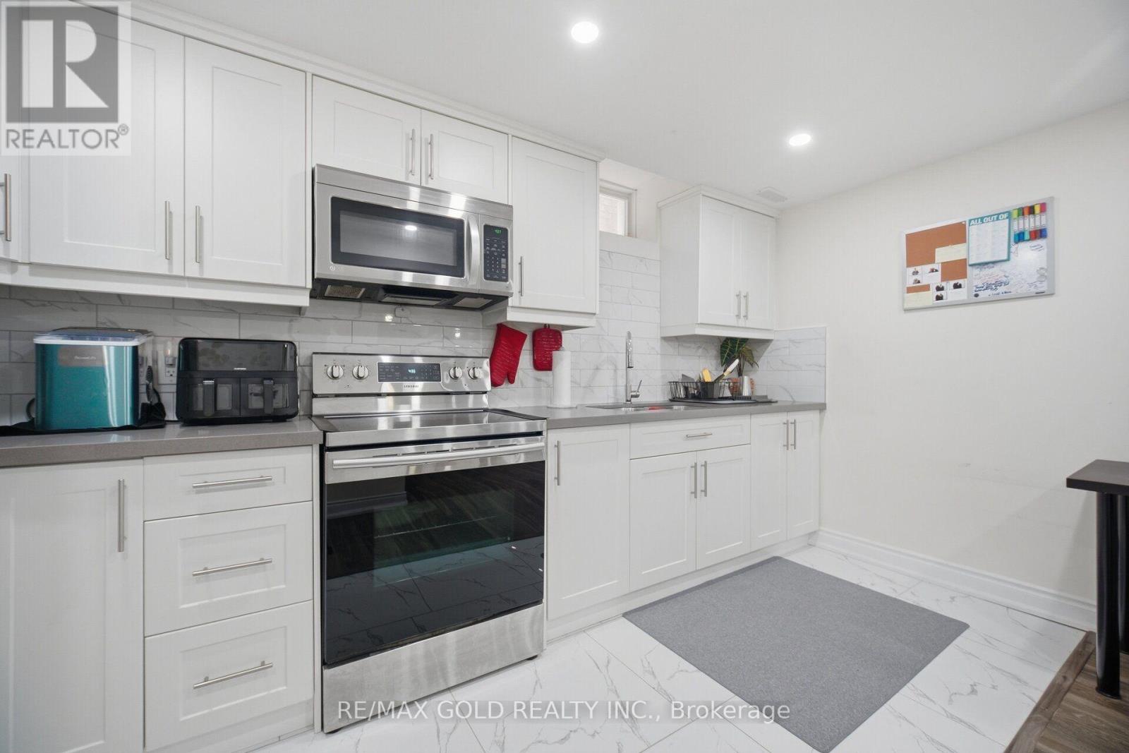 10 SIR JACOBS CRESCENT - 41