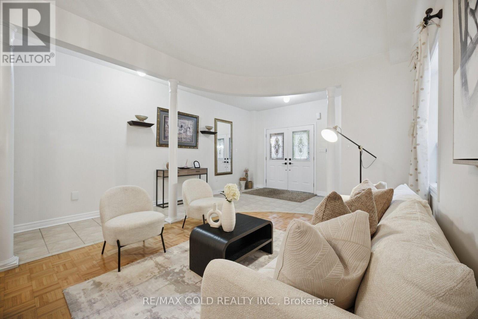 10 SIR JACOBS CRESCENT - 5