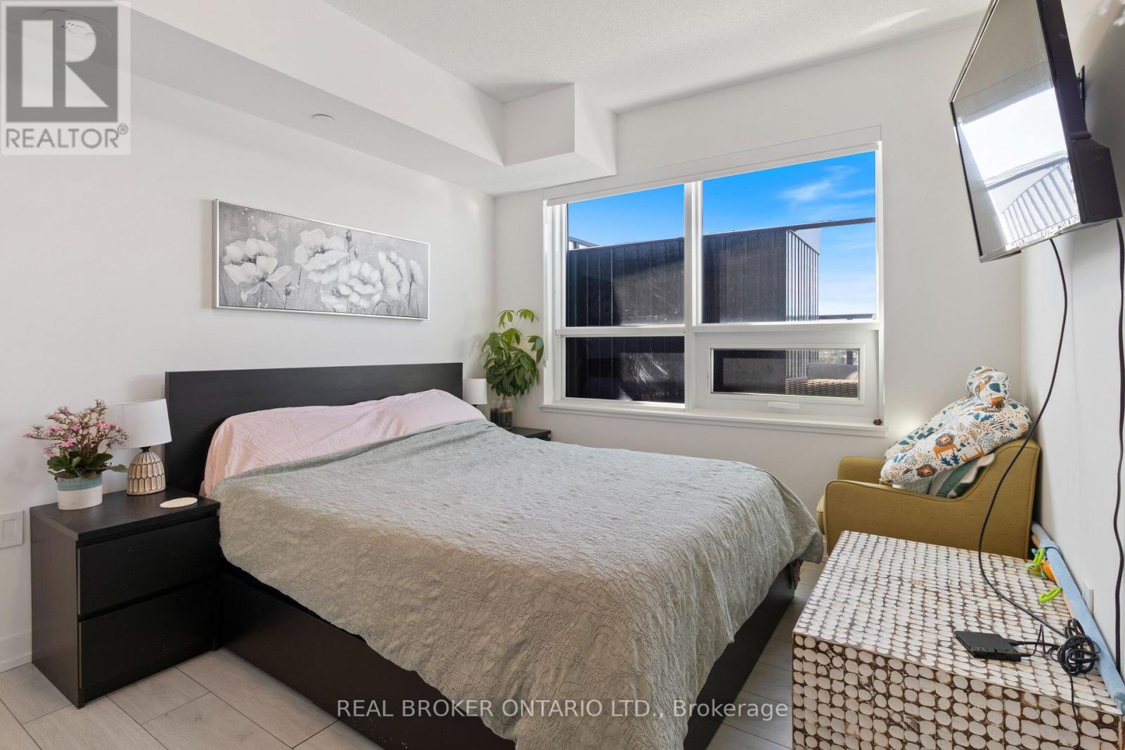 #605 556 MARLEE AVENUE - 18