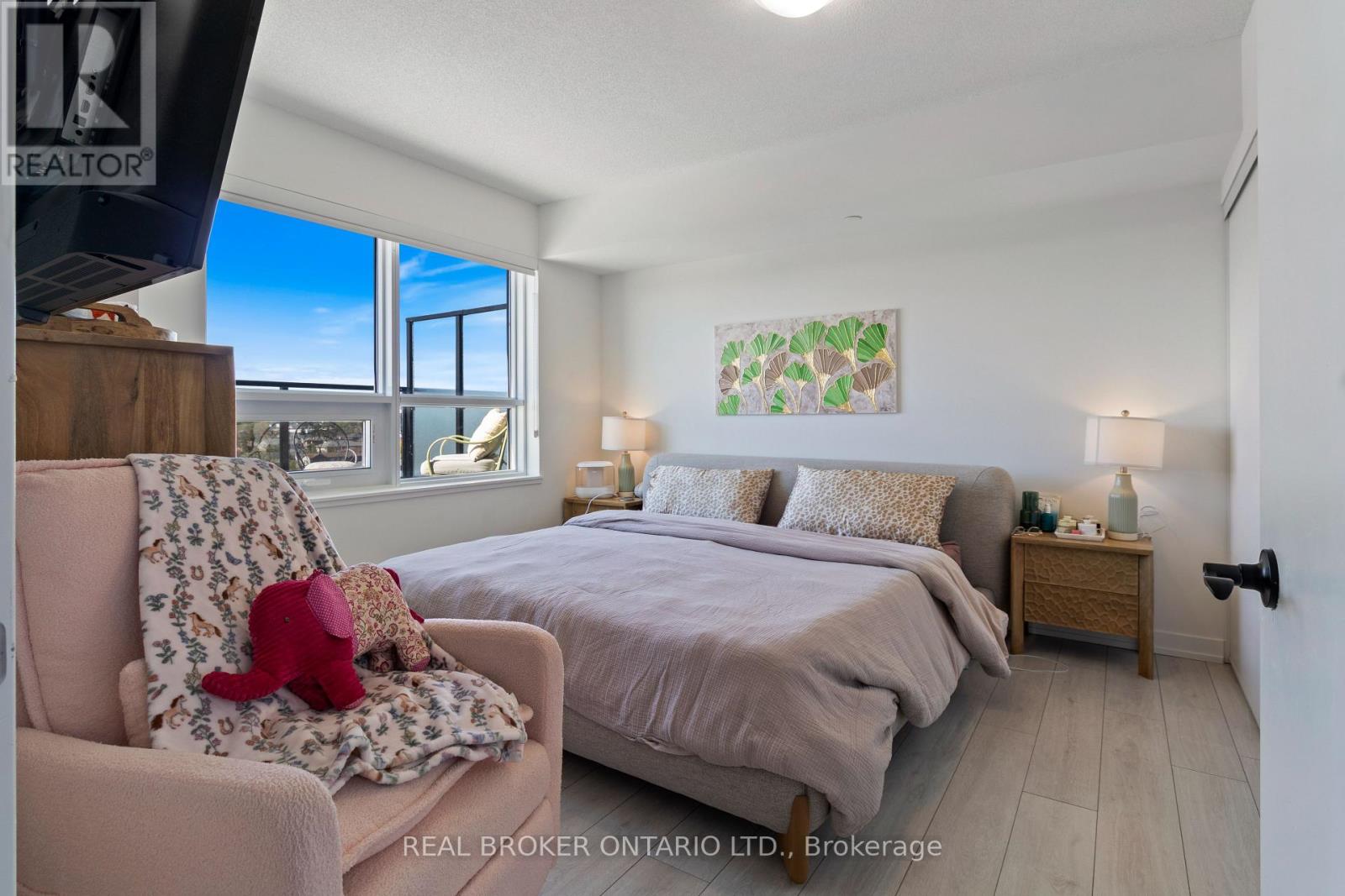 #605 556 MARLEE AVENUE - 21