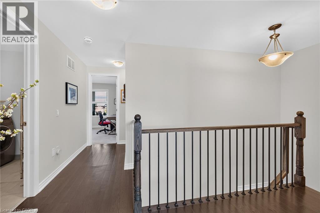 8 CALLON Drive - Image 40