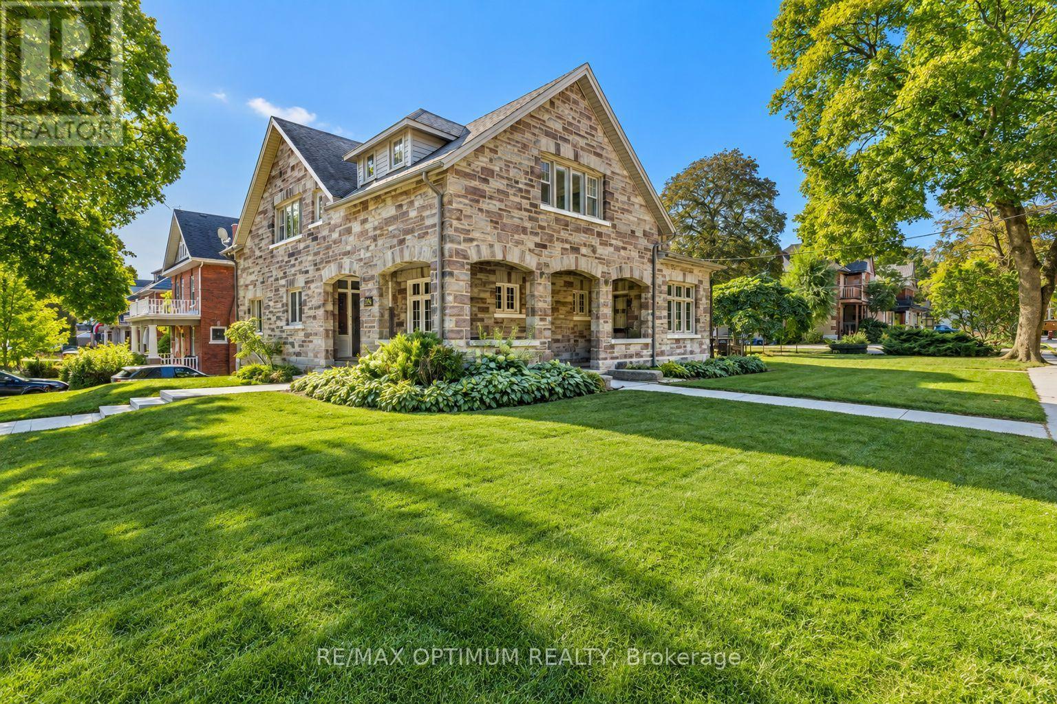916 QUEENSTON ROAD - 1