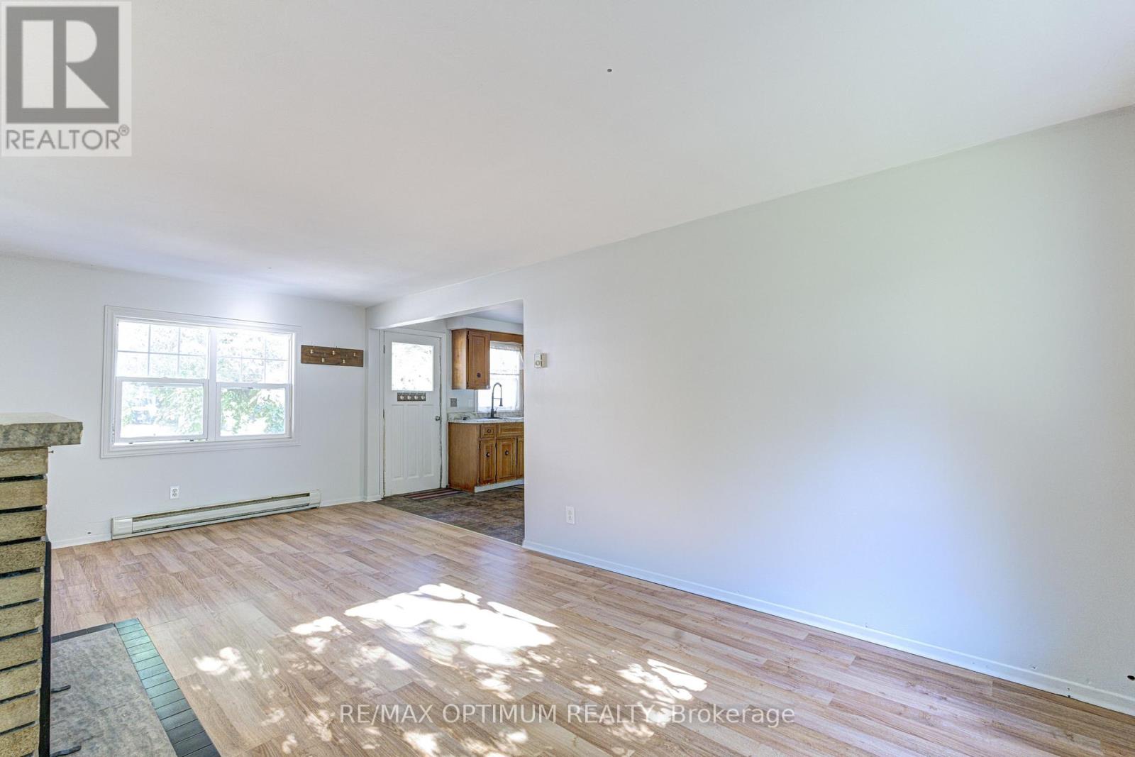 916 QUEENSTON ROAD - 32