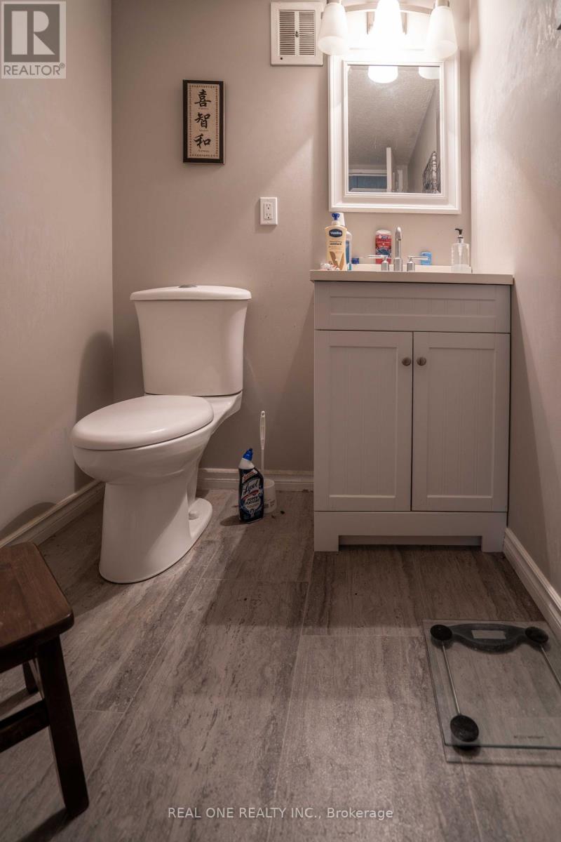 #204 6 WALTON AVENUE - 18