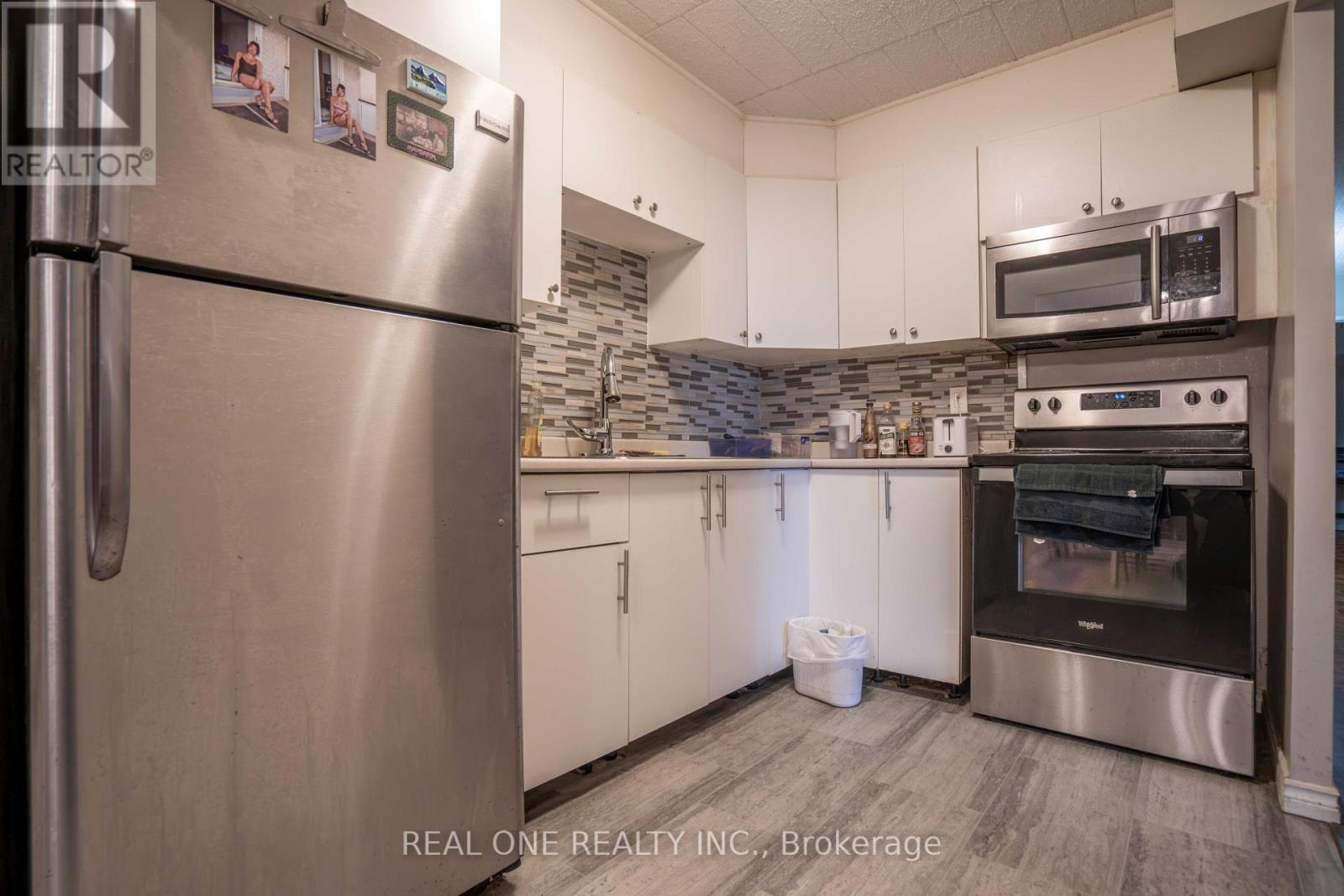 #204 6 WALTON AVENUE - 3