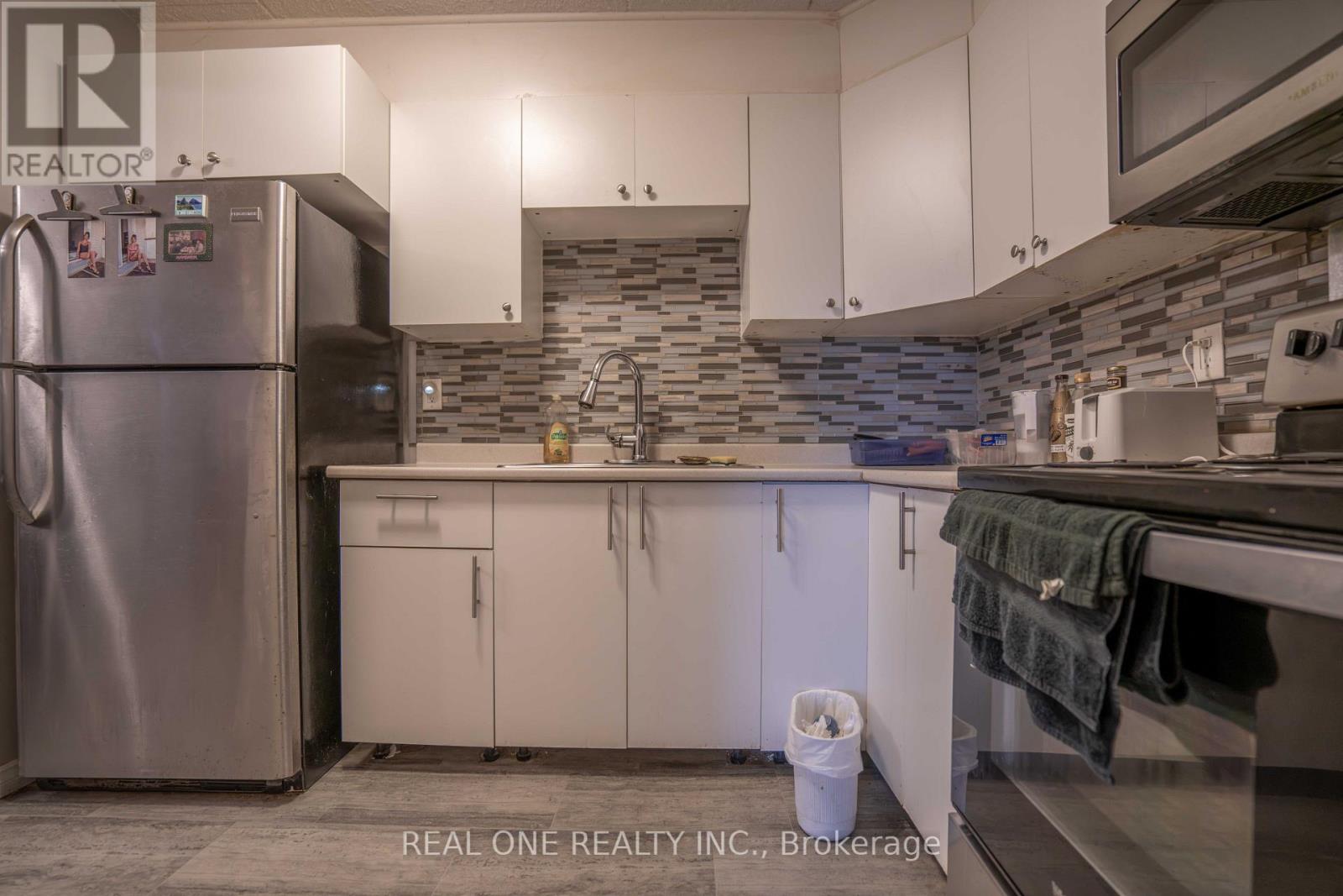 #204 6 WALTON AVENUE - 4