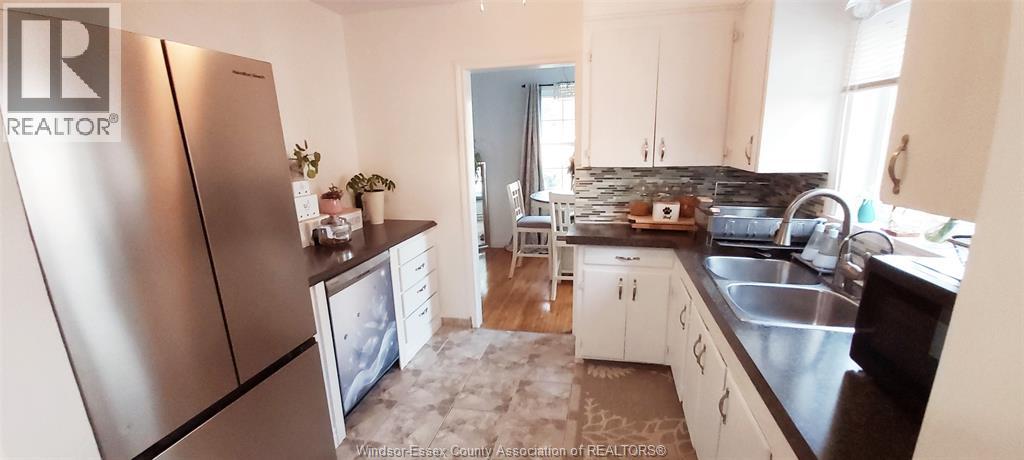 1047 ESDRAS AVENUE - 11