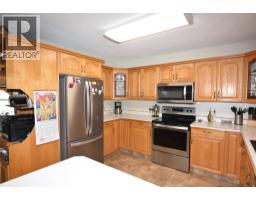 Living room - 415 4 Street, Vernon, BC V1H1Z1 Photo 11