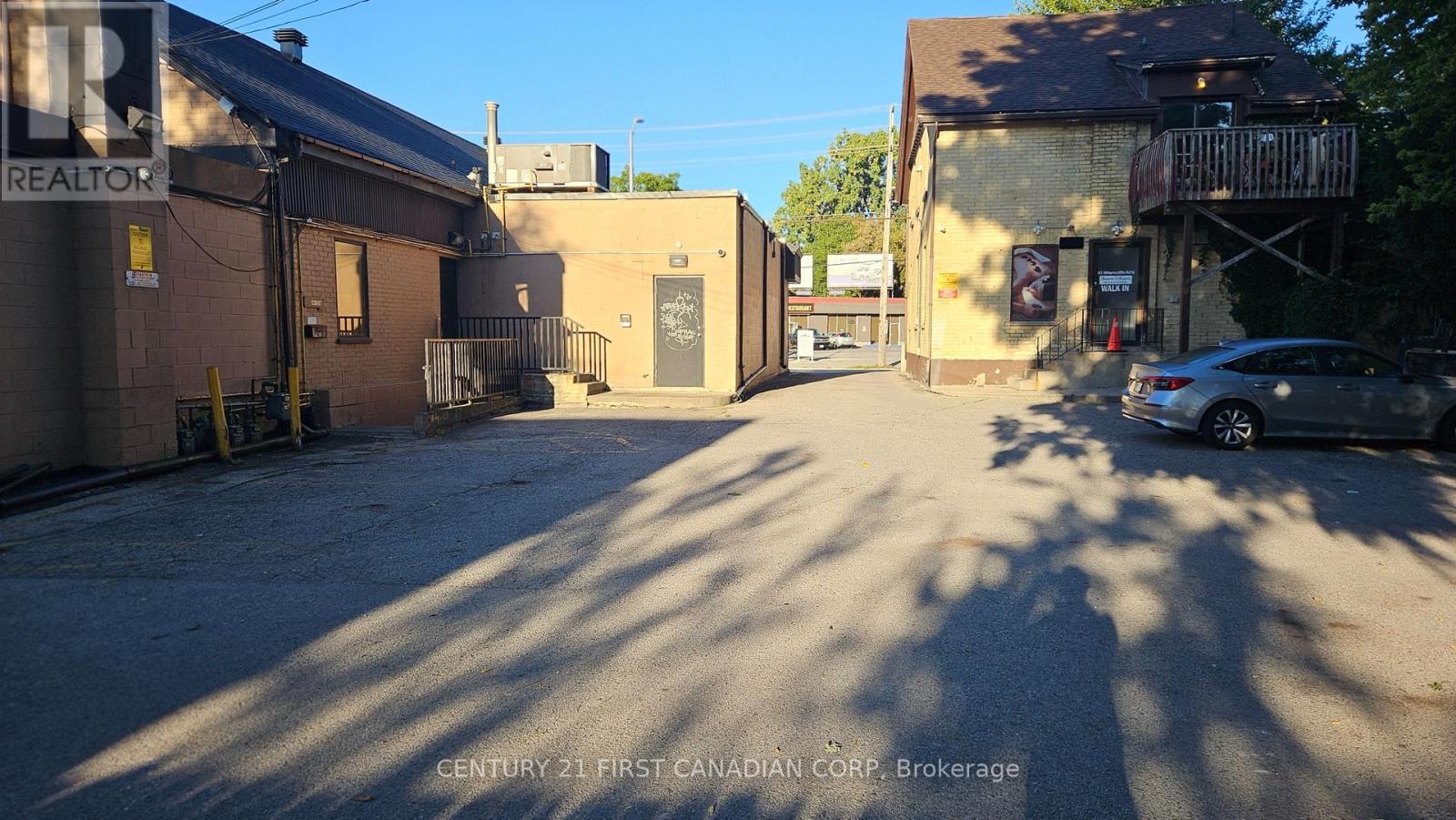 LOWER - 89 WHARNCLIFFE ROAD N, London North (North N) — photo 3