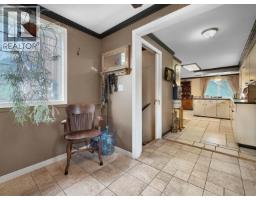 Foyer - 4832 Clarke Avenue, Lac La Hache, BC V0K1T0 Photo 7