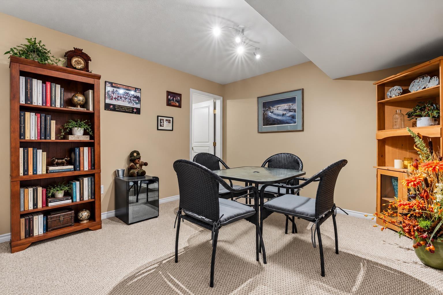 Photo of 37 2525 YALE COURT 25