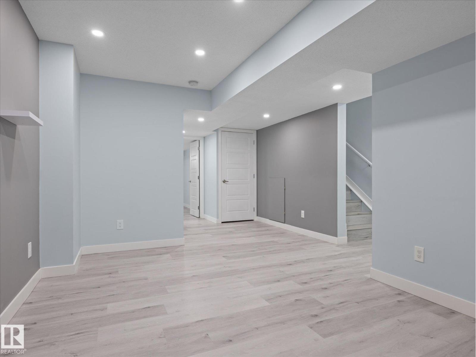 541 PATERSON WY SW - 32