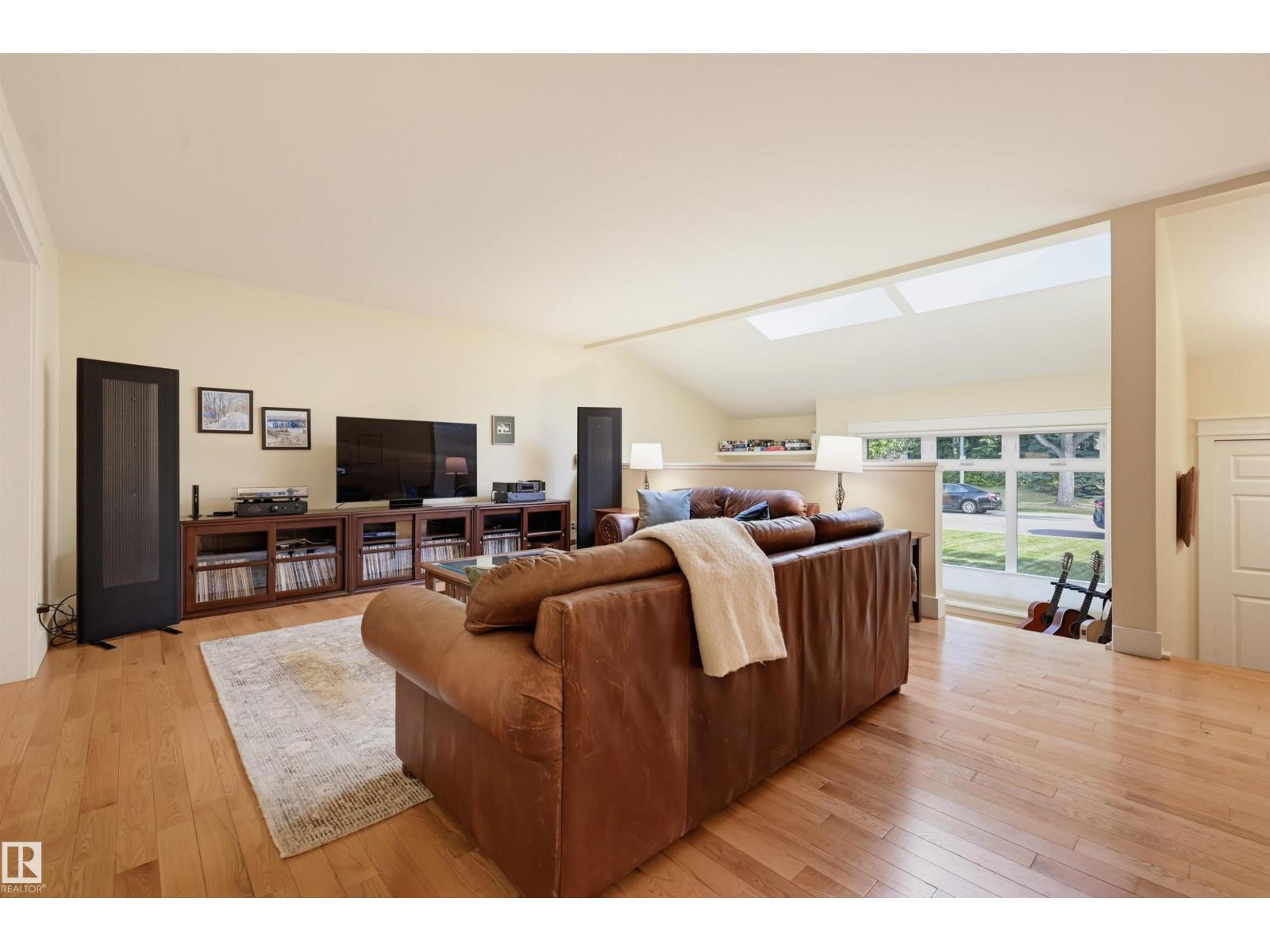 9130 118 ST NW - 12