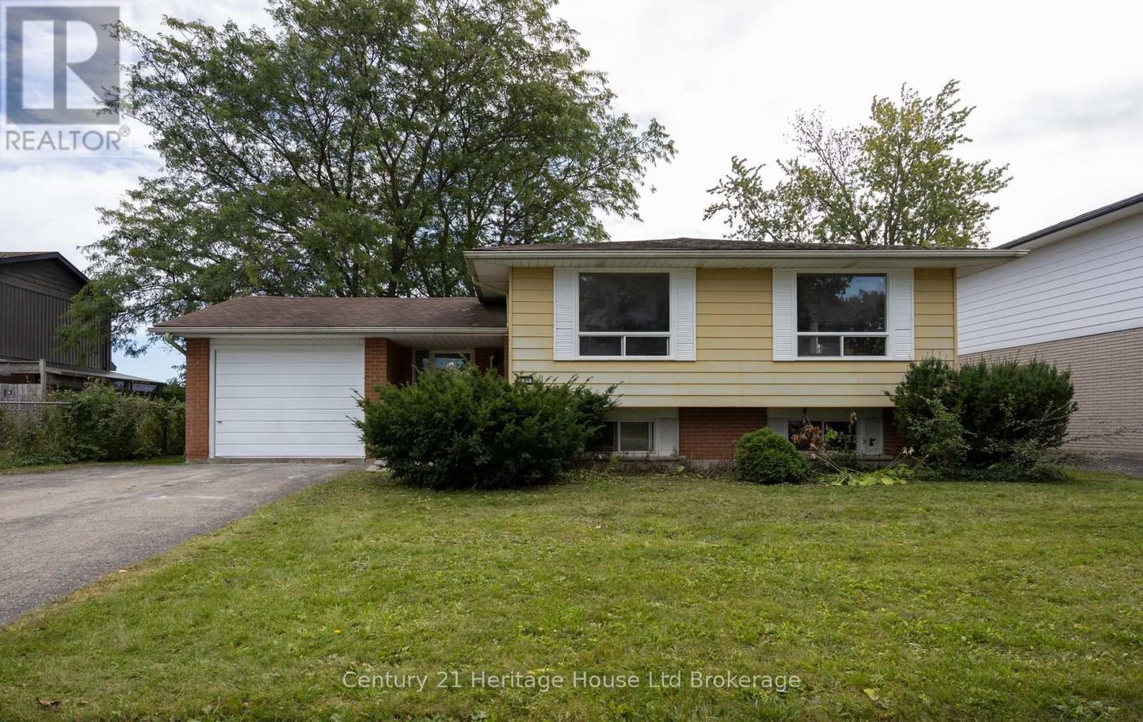 111 BRIARHILL DRIVE - 2