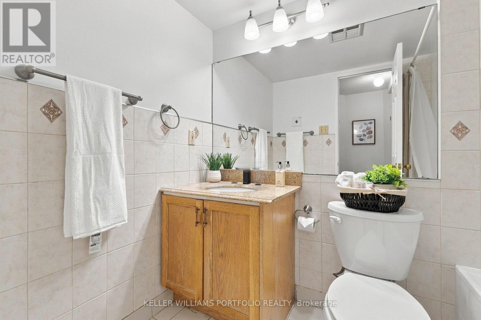 #2304 55 CENTRE AVENUE - 4