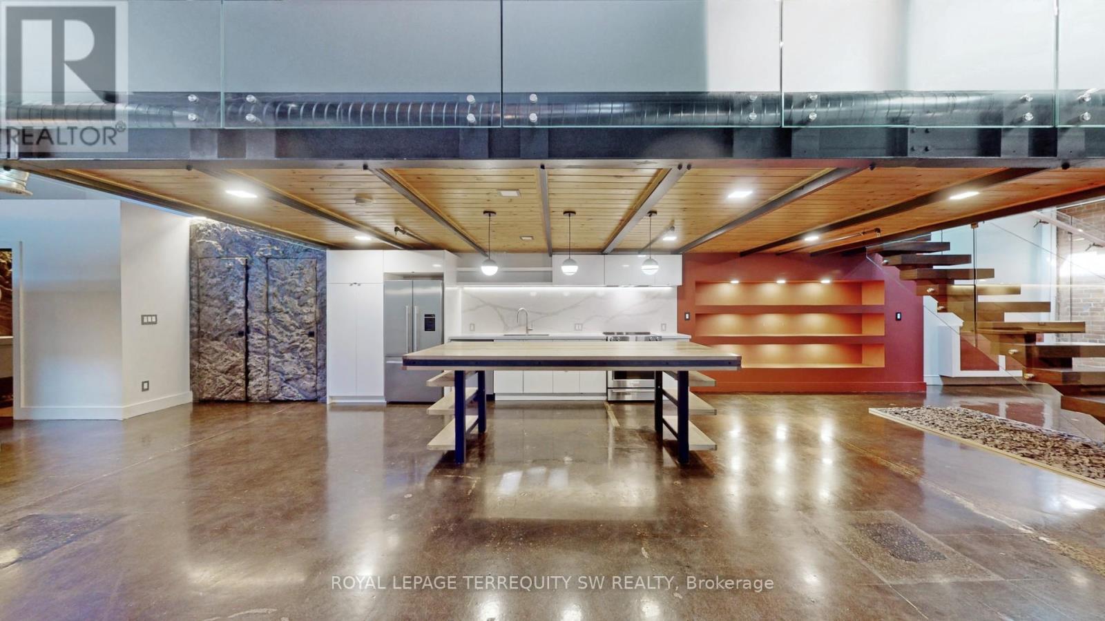 #124 326 CARLAW AVENUE - 2