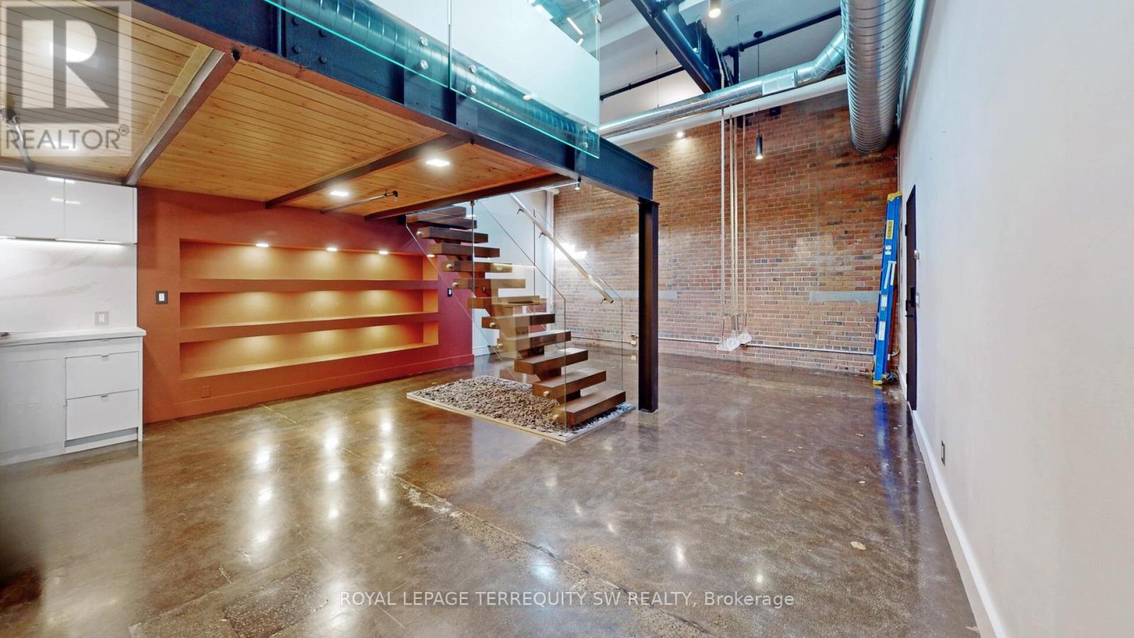 #124 326 CARLAW AVENUE - 28