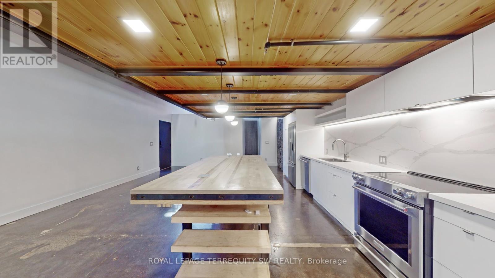 #124 326 CARLAW AVENUE - 4