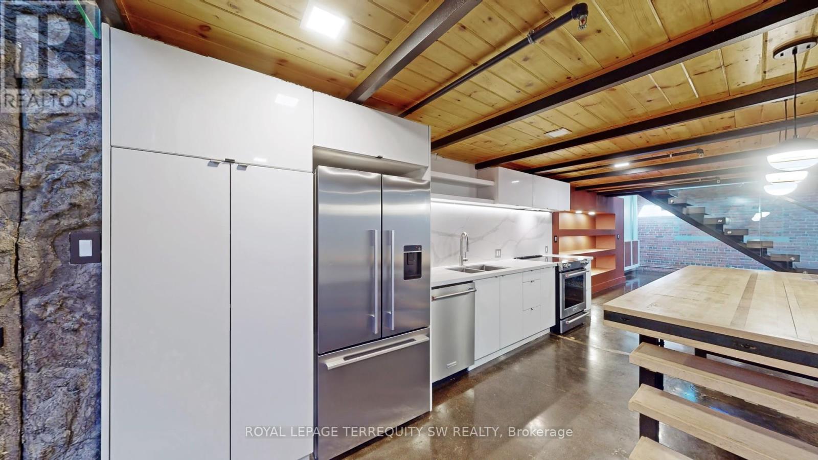 #124 326 CARLAW AVENUE - 8