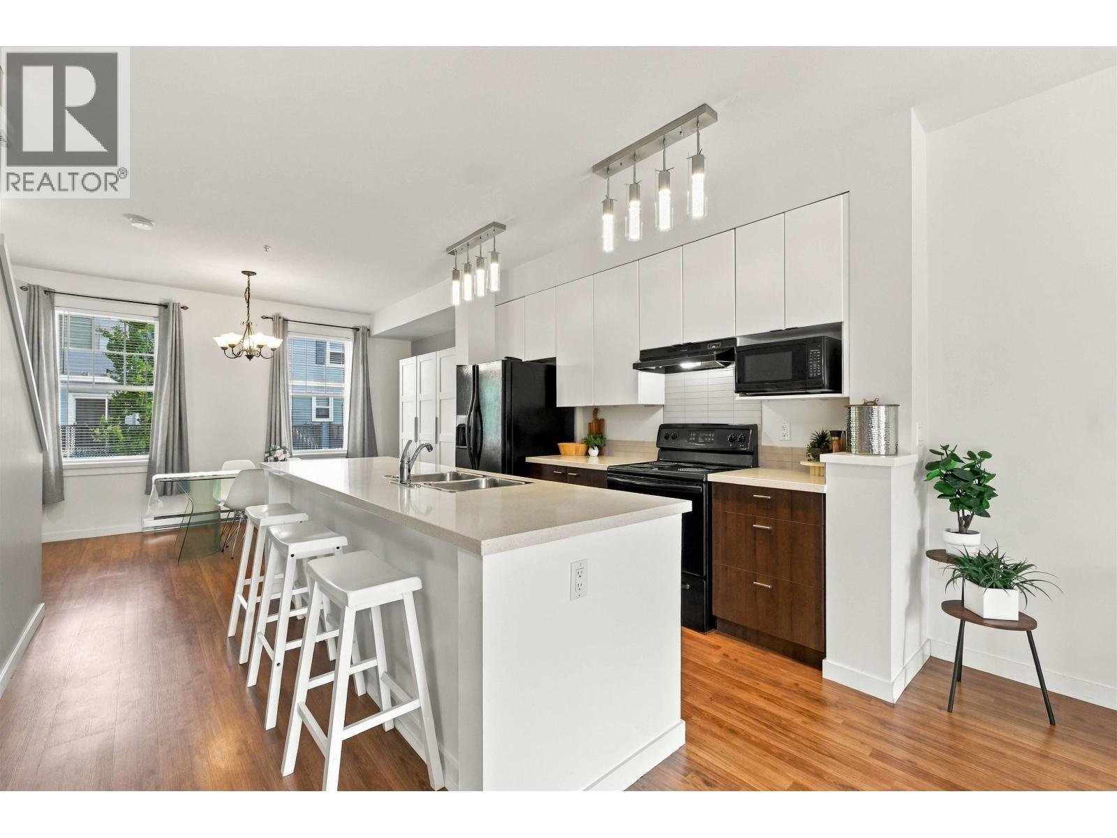 17 19572 FRASER WAY, Pitt Meadows