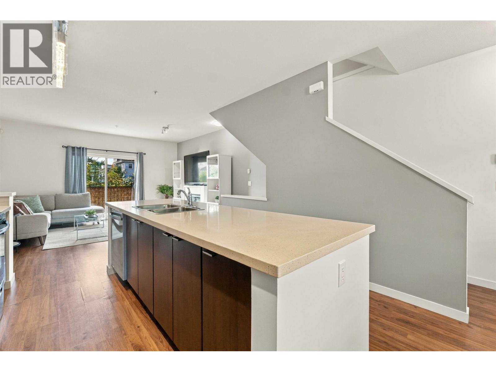 17 19572 FRASER WAY, Pitt Meadows