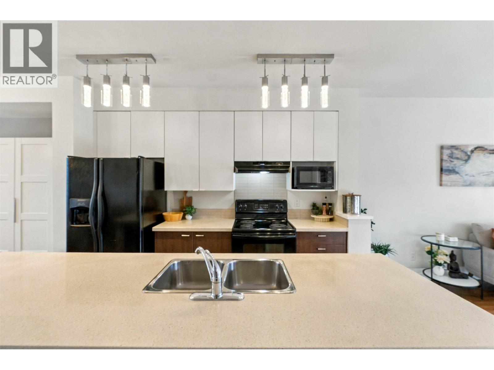 17 19572 FRASER WAY, Pitt Meadows
