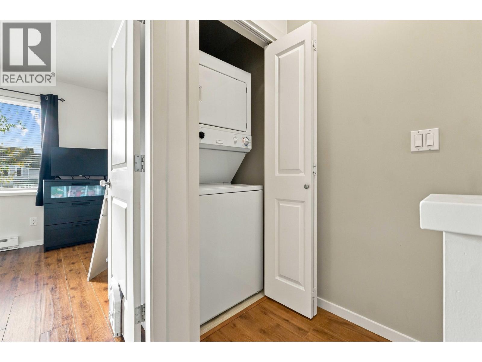17 19572 FRASER WAY, Pitt Meadows