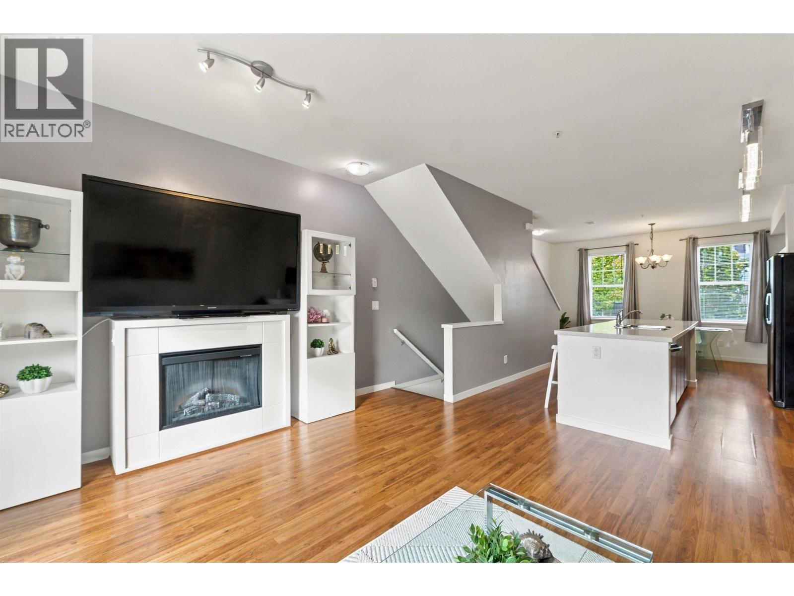 17 19572 FRASER WAY, Pitt Meadows