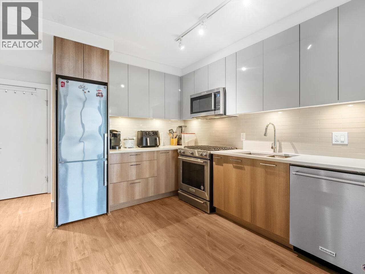 501 258 NELSON'S COURT, New Westminster - Image 1
