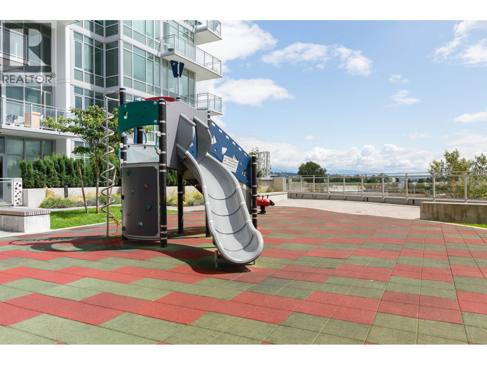 501 258 NELSON'S COURT, New Westminster - Image 1