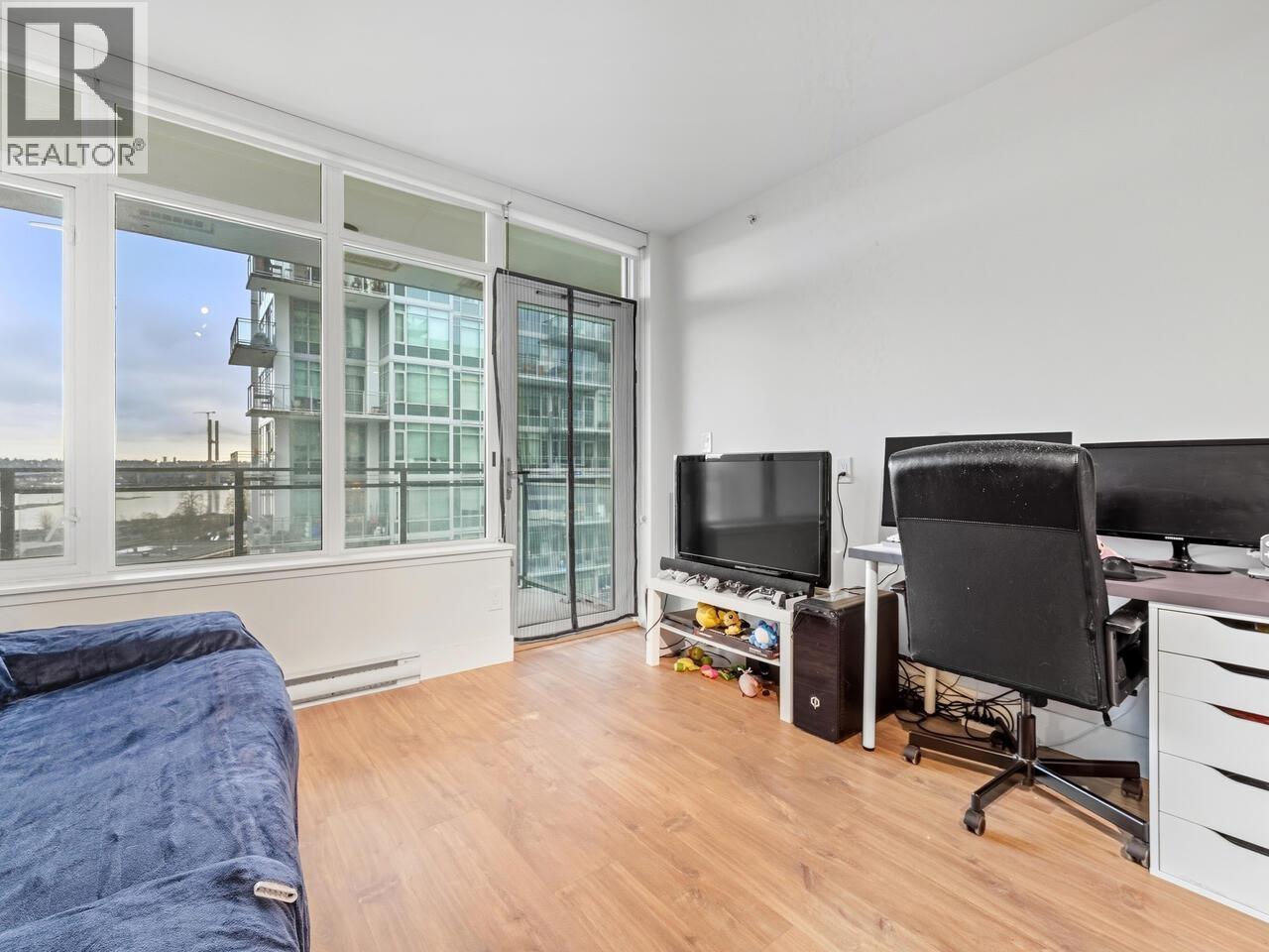 501 258 NELSON'S COURT, New Westminster - Image 1